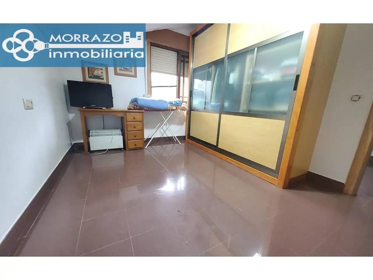 Schlafzimmer von Fabrikhallen zum Verkauf in Cangas 