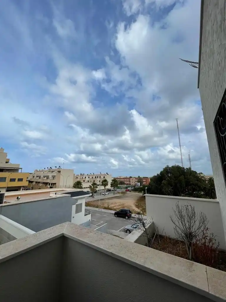 Vista exterior de Casa adosada en venta en Melilla con Aire acondicionado, Jardín privado y Terraza