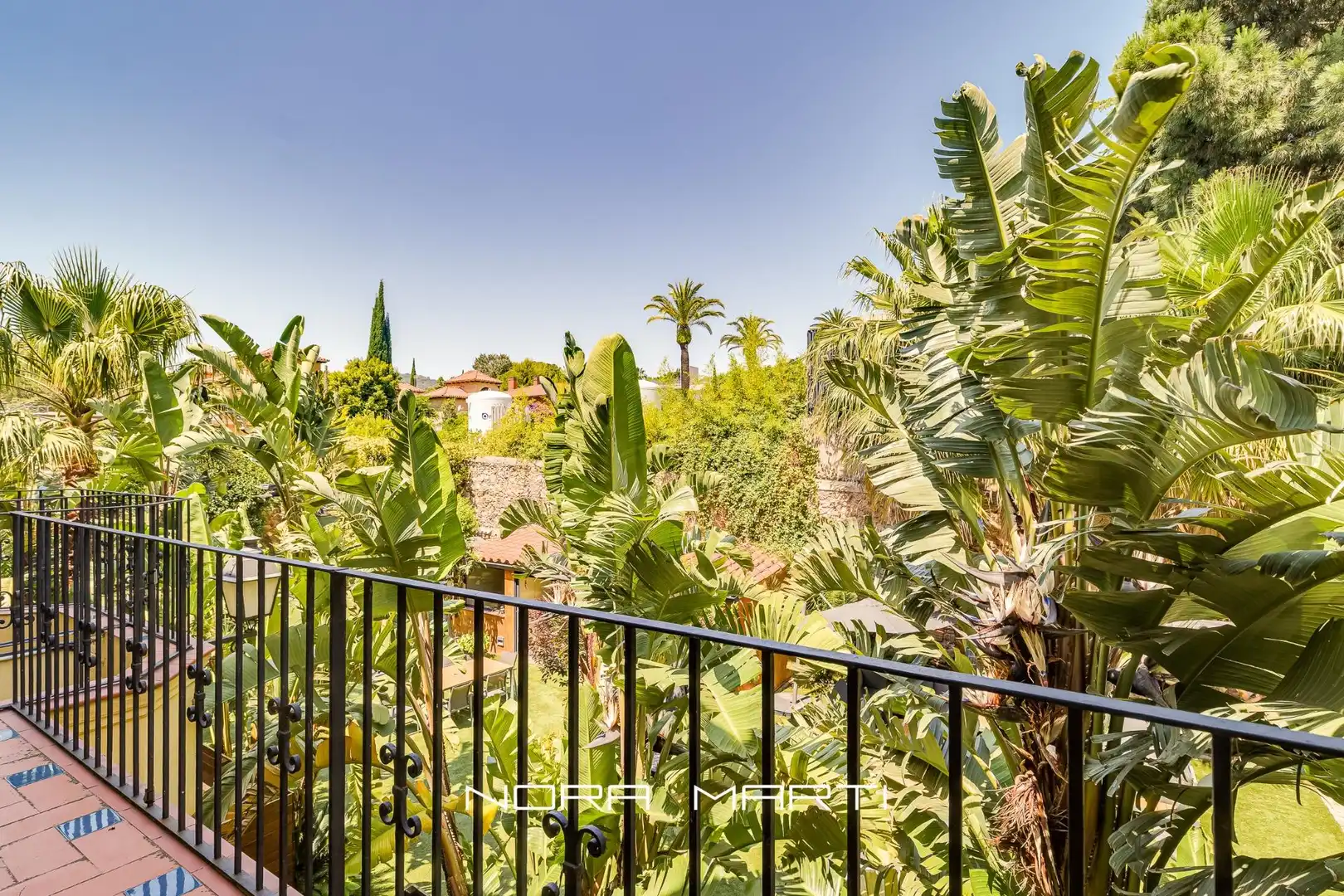 Außenansicht von Wohnung zur Miete in Barcelona mit Klimaanlage, Heizung und Privatgarten