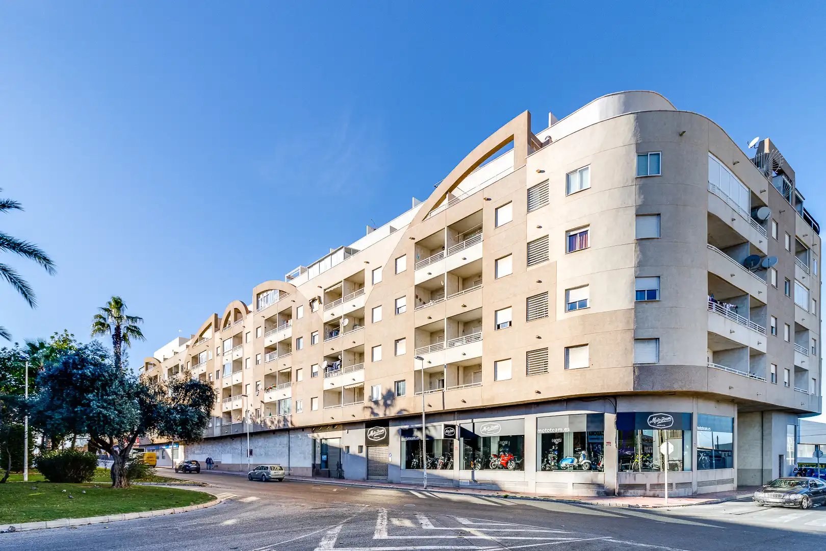 Vista exterior de Pis en venda en Torrevieja amb Terrassa, Moblat i Piscina comunitària