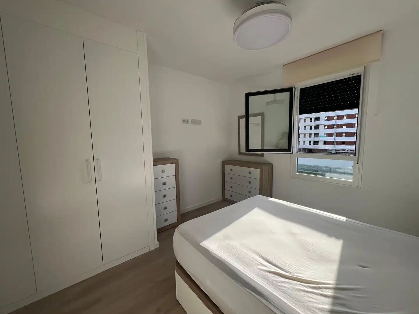 Bedroom of Flat for rent in Dos Hermanas  with Air Conditioner, Heating and Private garden