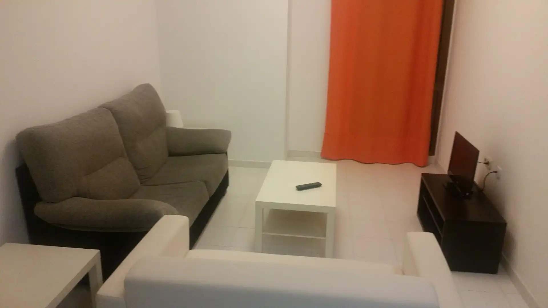 Sala de estar de Apartamento de alquiler en  Almería Capital con Aire acondicionado y Amueblado
