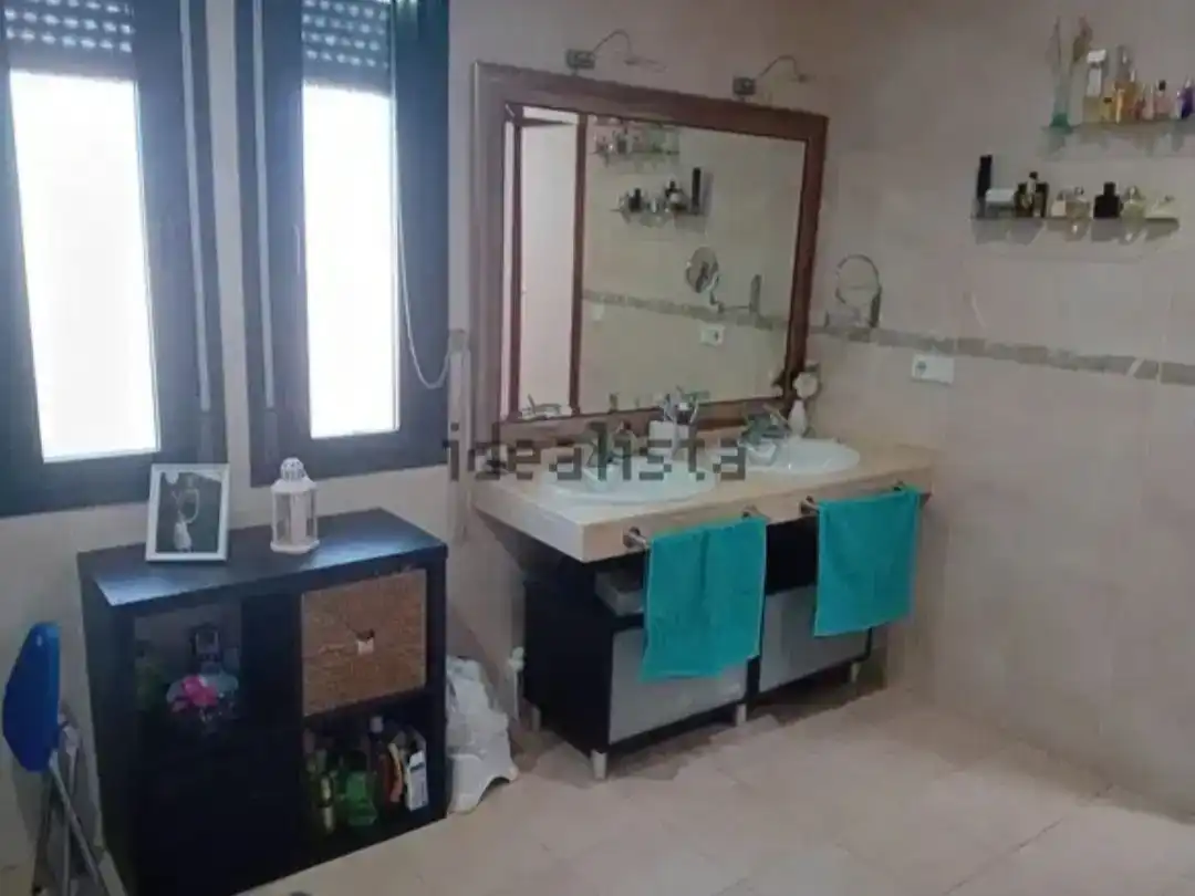 Bathroom of Houses for sale in Ciudad Real Capital  with Swimming Pool and Balcony