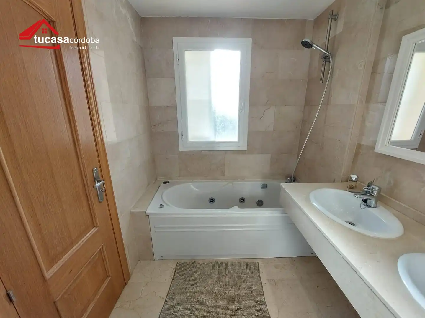 Bathroom of Houses for sale in Córdoba  with Air Conditioner and Swimming Pool