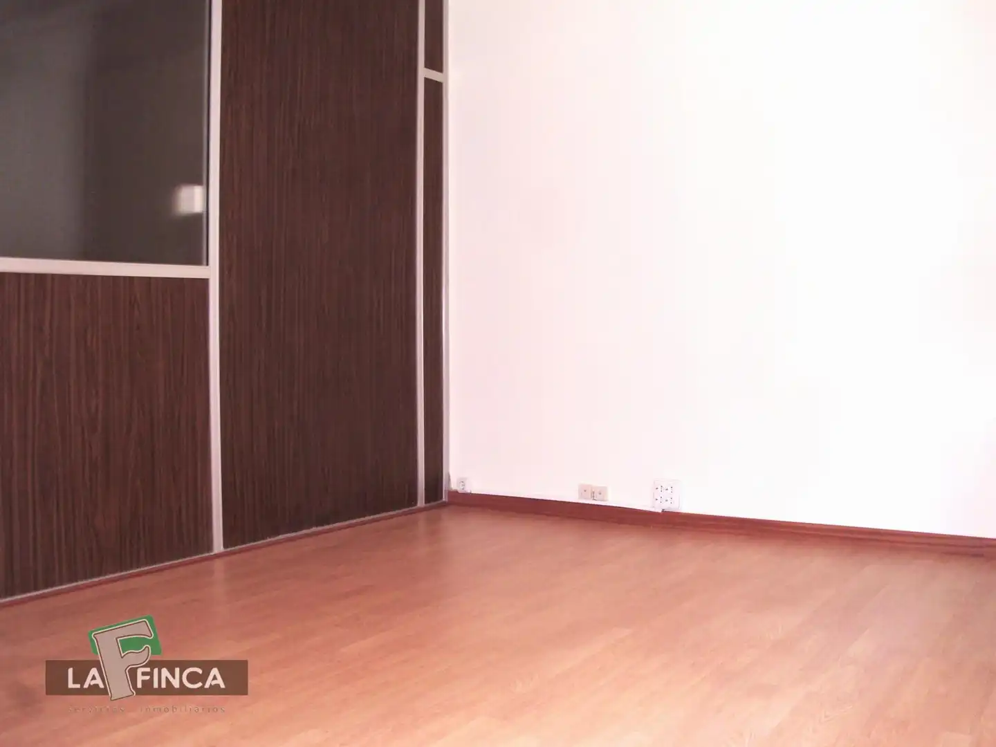 Schlafzimmer von Büro zum Verkauf in Oviedo 