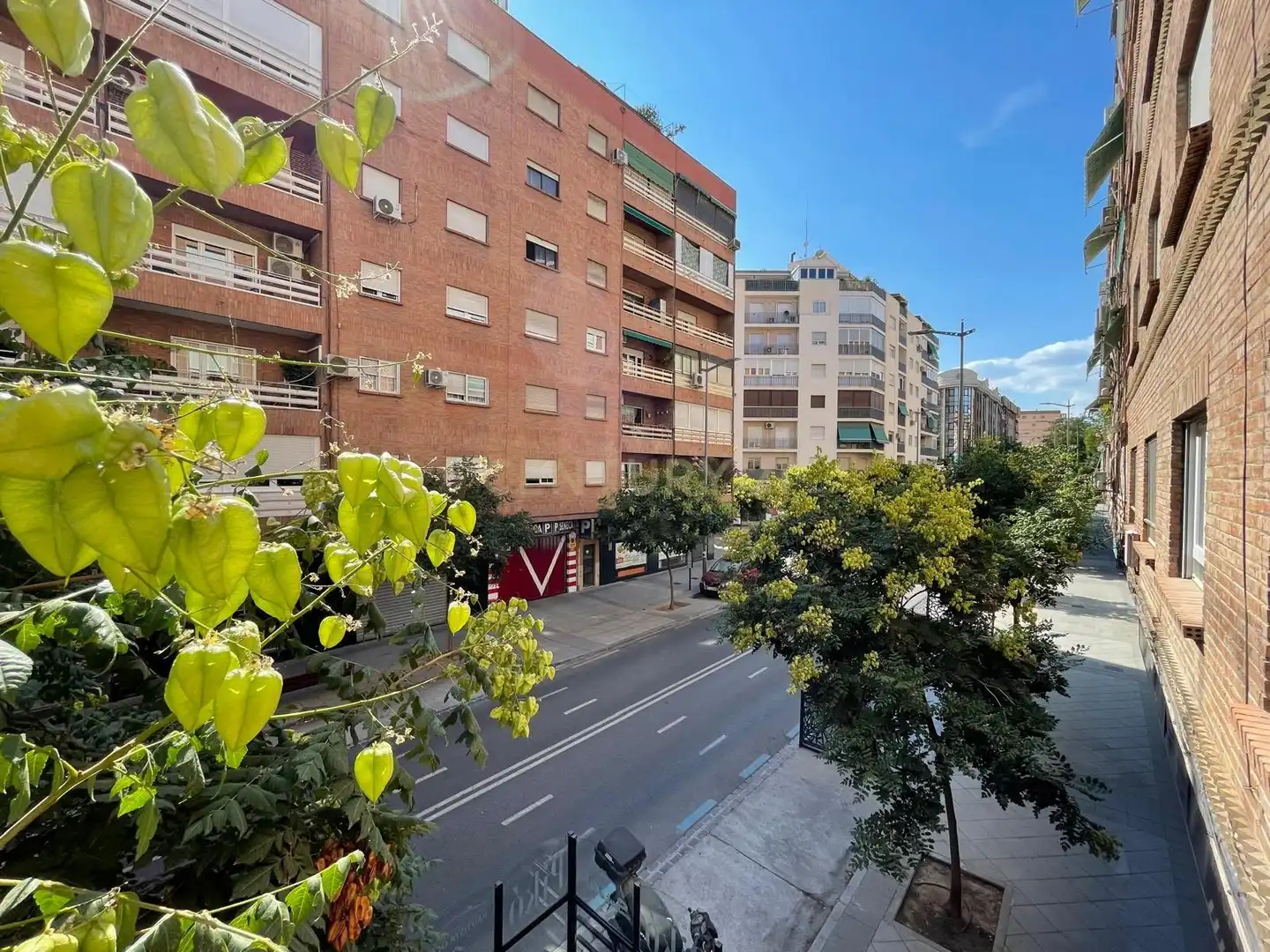 Vista exterior de Piso de alquiler en Granada con Lavadora, Microondas y TV