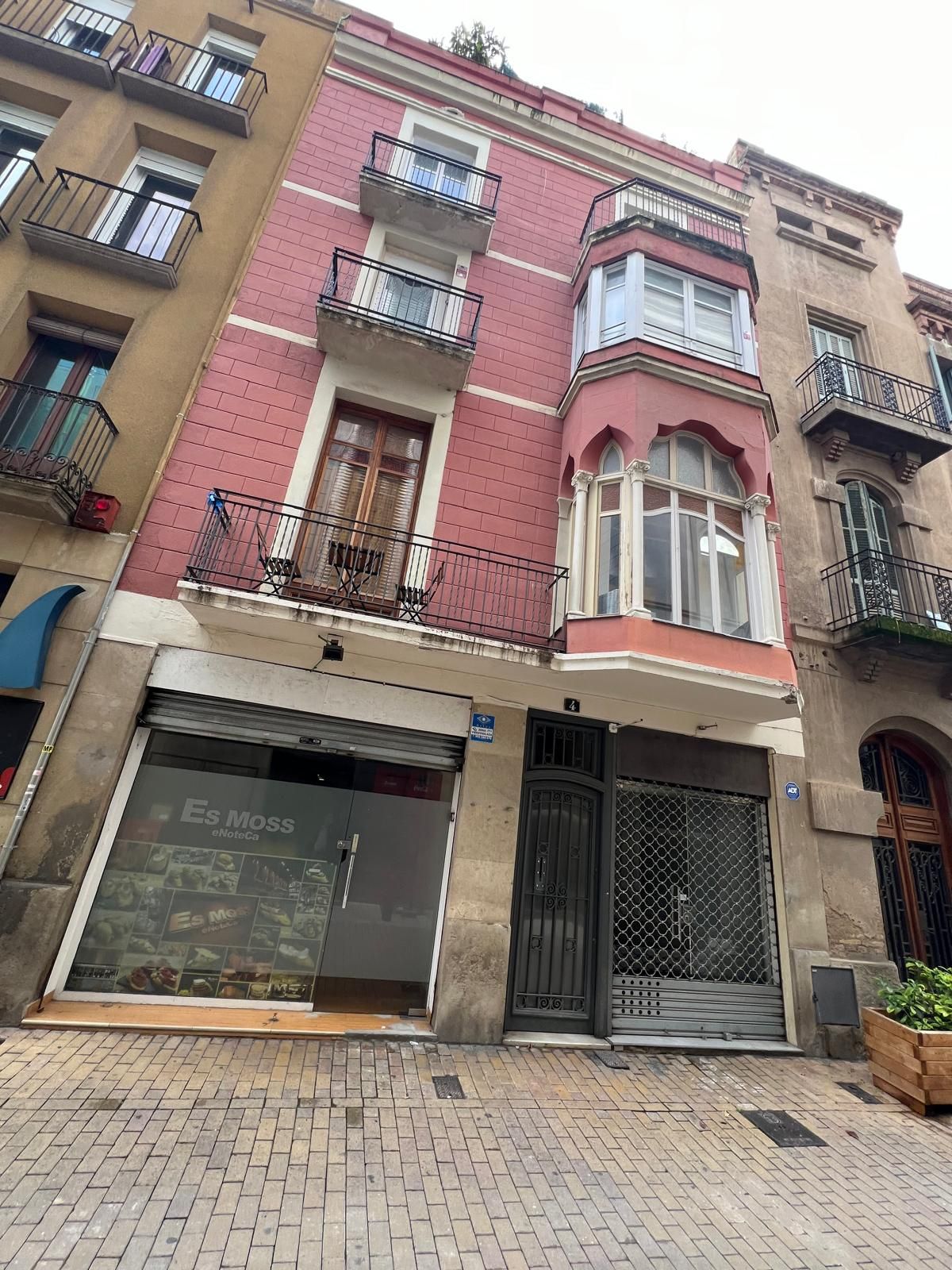 Vista exterior de Local en venta en Igualada con Alarma