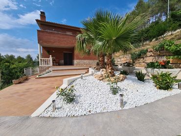 Villa con balcone in vendita a Cervelló