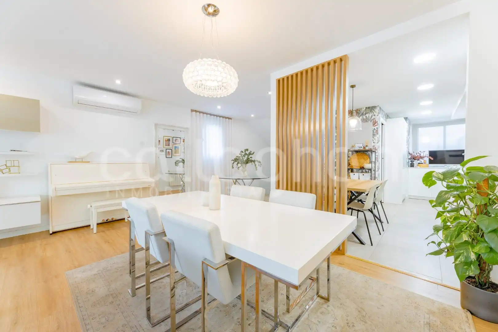 Comedor de Casa adosada en venta en Rocafort con Aire acondicionado, Calefacción y Jardín privado