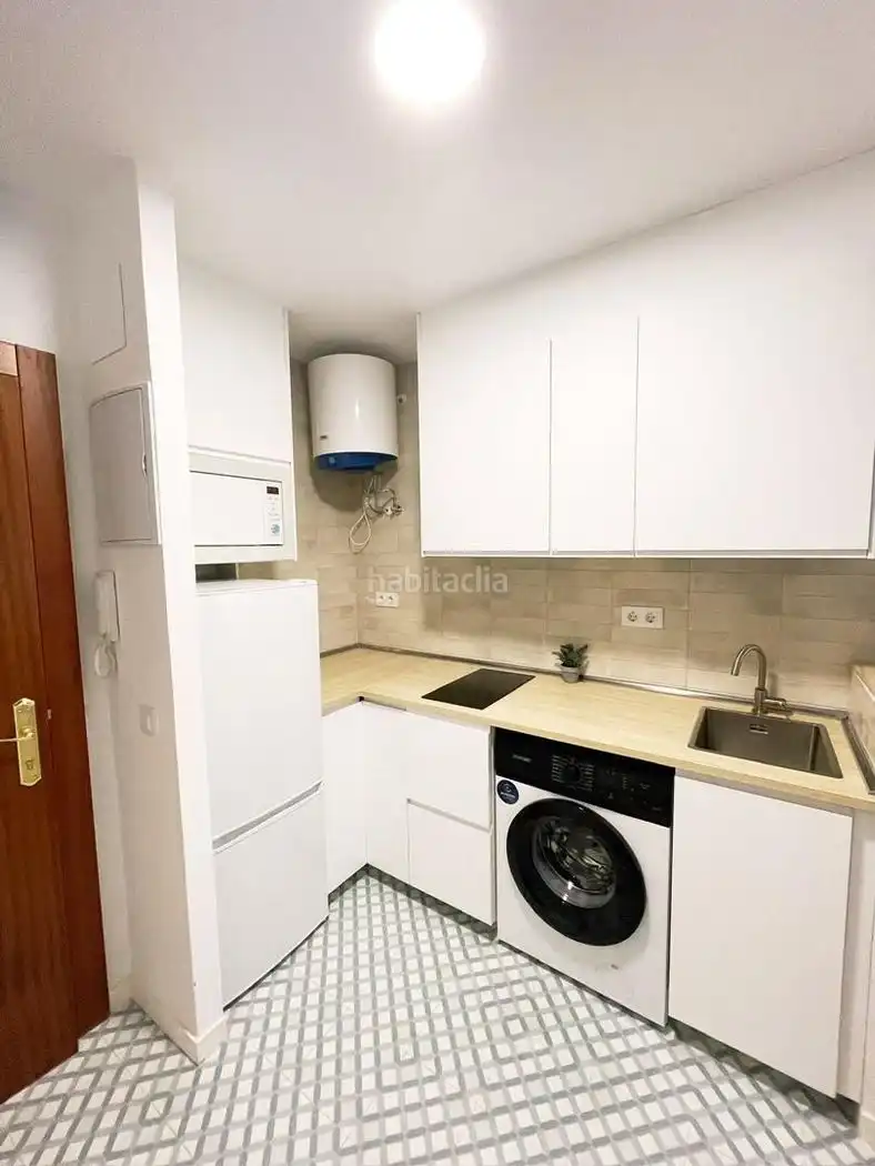 Estudio con ascensor en alquiler en Plaza de los Mostenses 9, imagen 8