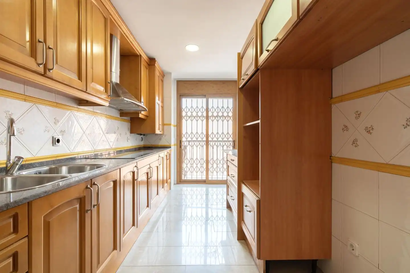 Küche von Maisonette zum Verkauf in Santa Coloma de Gramenet