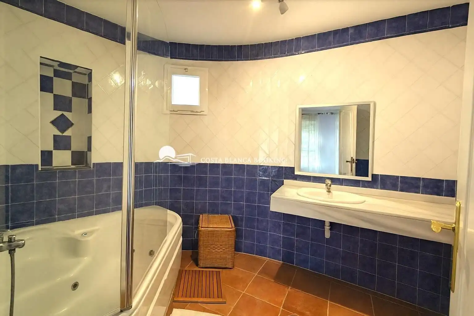 Bany de Casa o xalet en venda en Villajoyosa / La Vila Joiosa amb Aire condicionat, Jardí privat i Piscina
