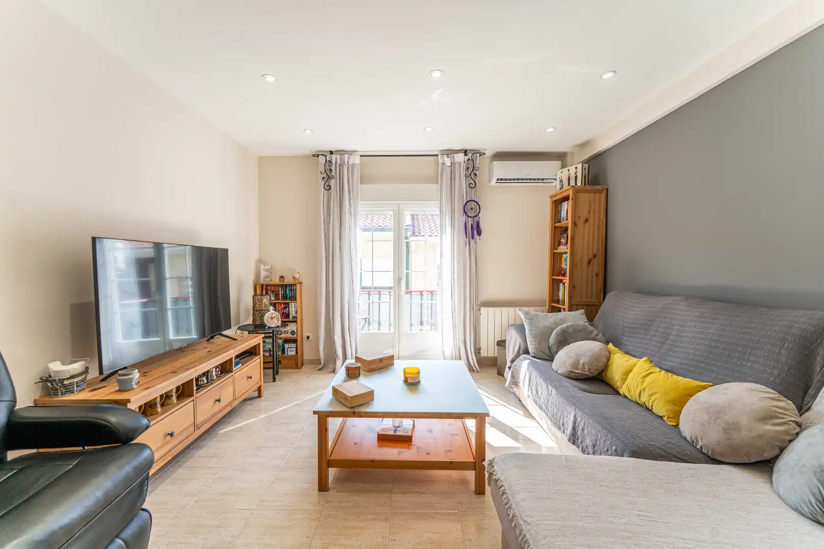 Living room of Duplexes for sale in Brunete  with Air Conditioner, Heating and Storage room