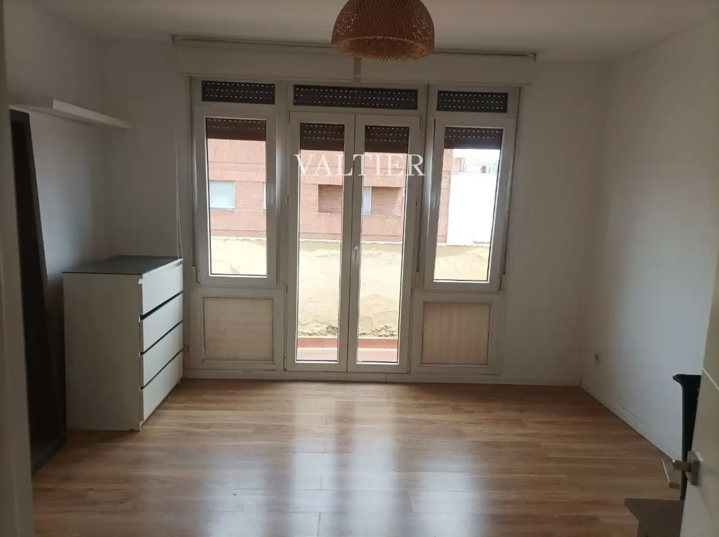 Dormitori de Àtic de lloguer en Madrid amb Aire condicionat, Terrassa i Traster