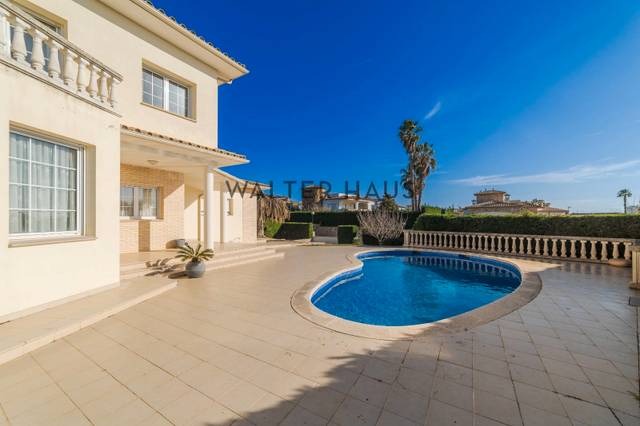 Casa-chalet en Venta en Carrer Narcís Monturiol en Fenals