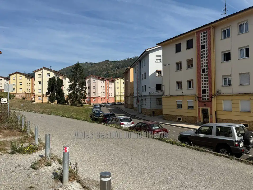 Vista exterior de Pis en venda en Oviedo  amb Calefacció i Moblat