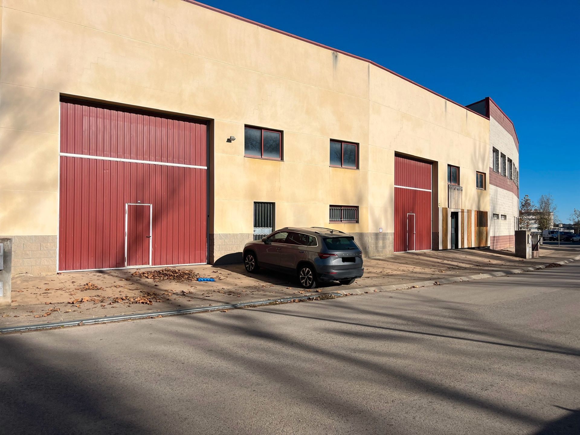 Vista exterior de Nave industrial de alquiler en Cornellà del Terri