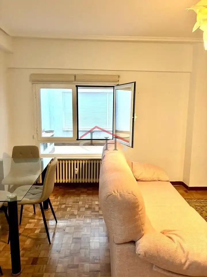 Habitación de Apartamento de alquiler en León Capital  con Calefacción y Amueblado