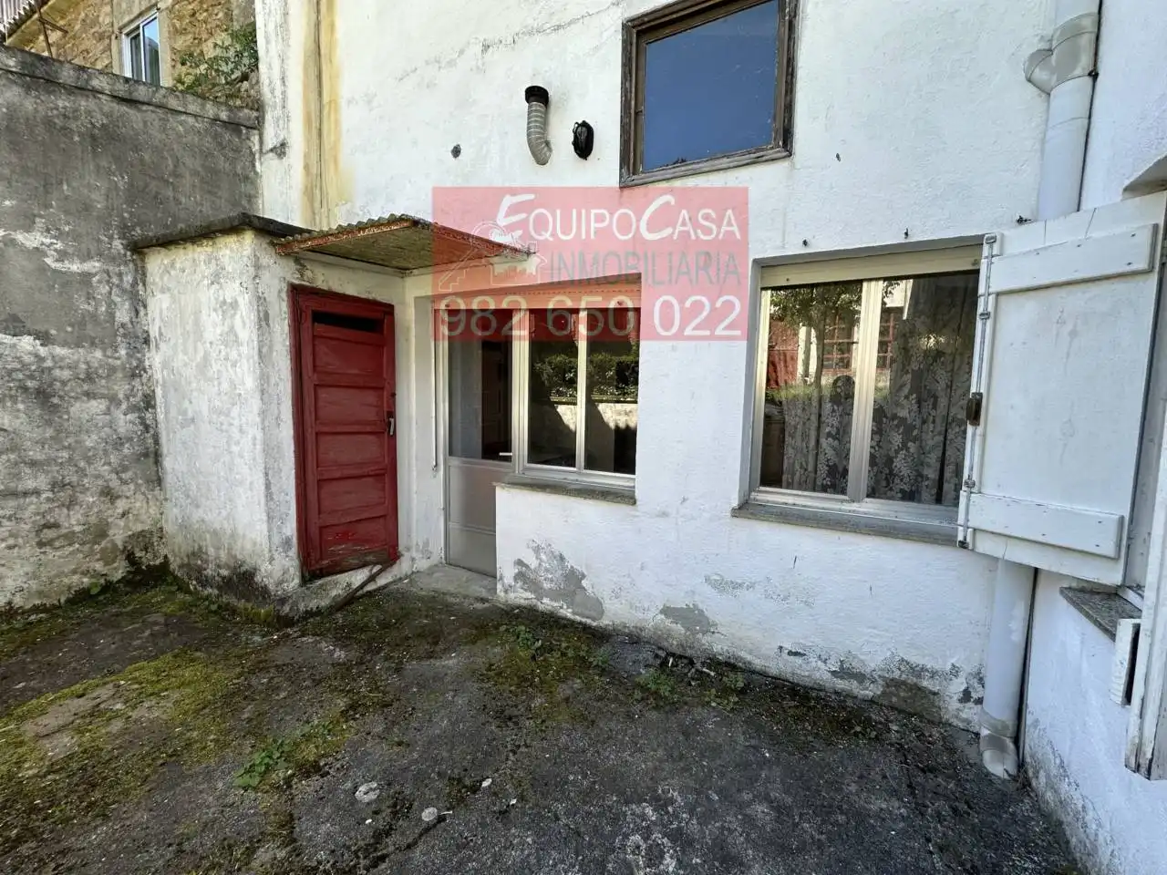 Vista exterior de Casa adosada en venda en Palas de Rei amb Calefacció, Jardí privat i Parquet