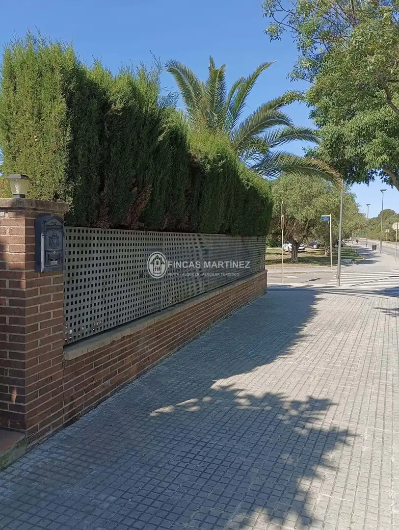 Exterior view of Houses for sale in Cambrils