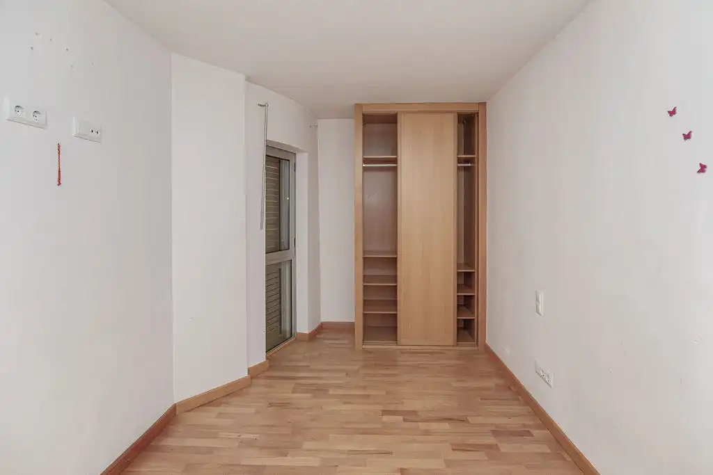 Bedroom of Flat for sale in Girona  with Heating and Storage room
