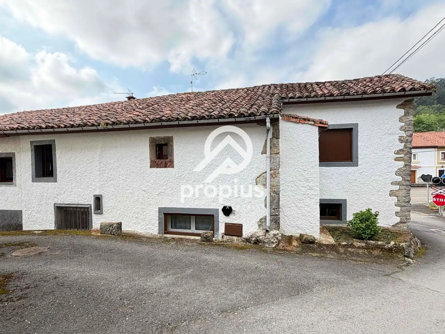 Vista exterior de Casa o xalet en venda en Llanes amb Calefacció, Terrassa i Traster