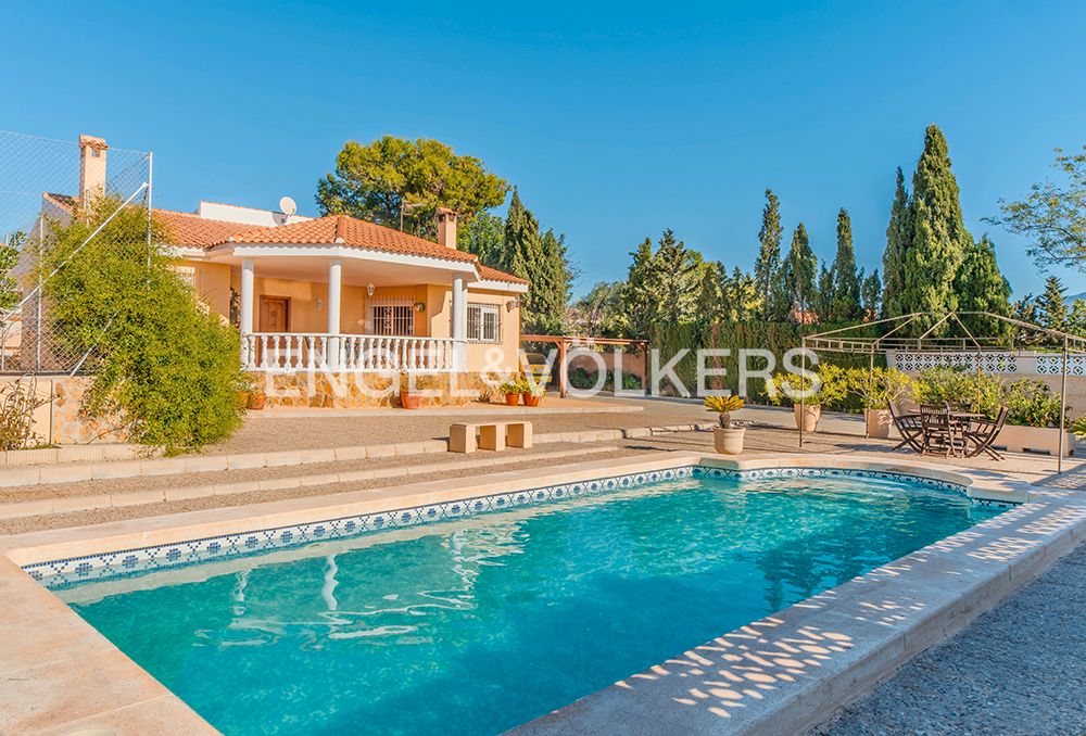 Vista exterior de Casa o xalet en venda en Mutxamel amb Aire condicionat, Calefacció i Jardí privat
