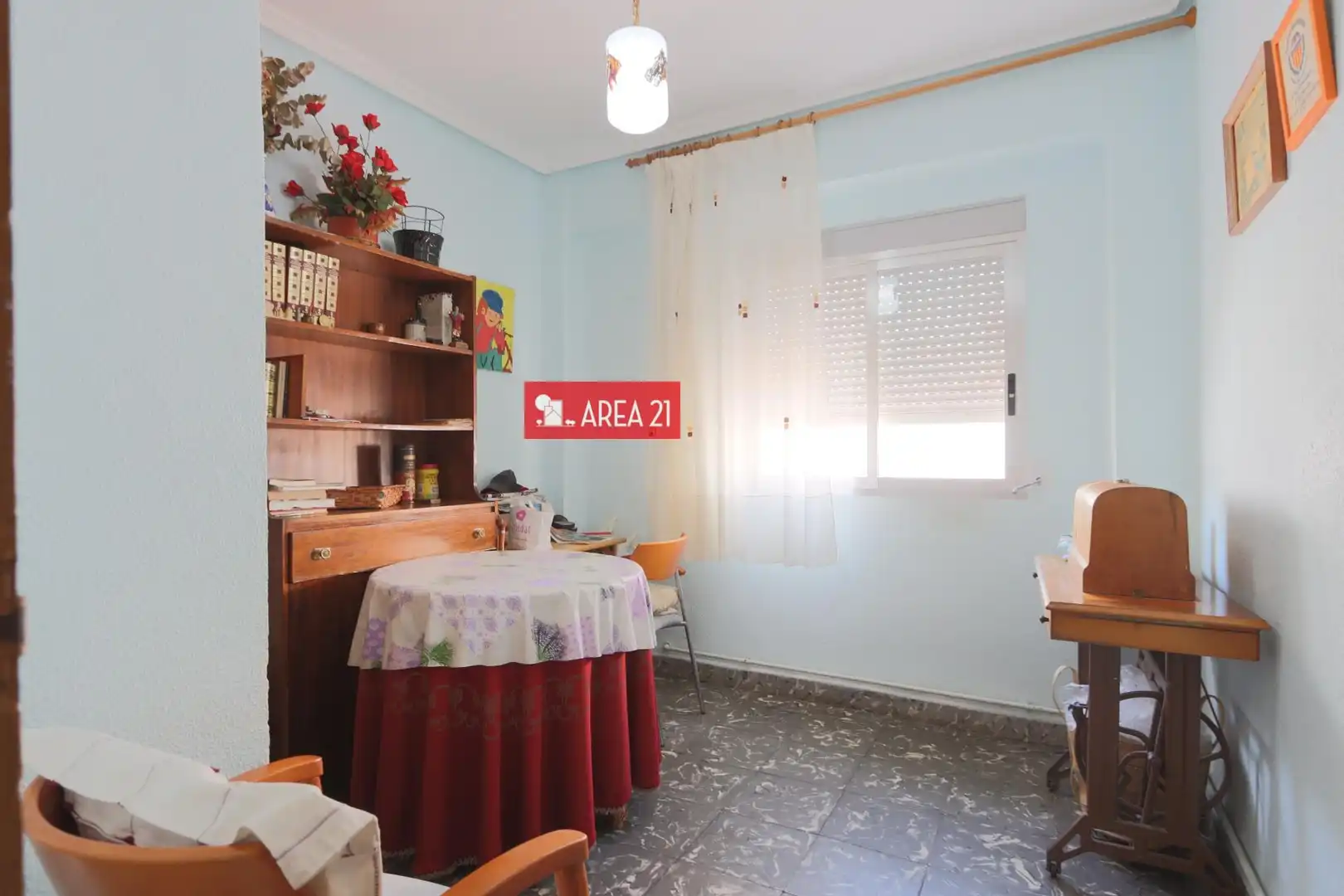 Habitación de Piso en venta en La Pobla de Vallbona con Balcón