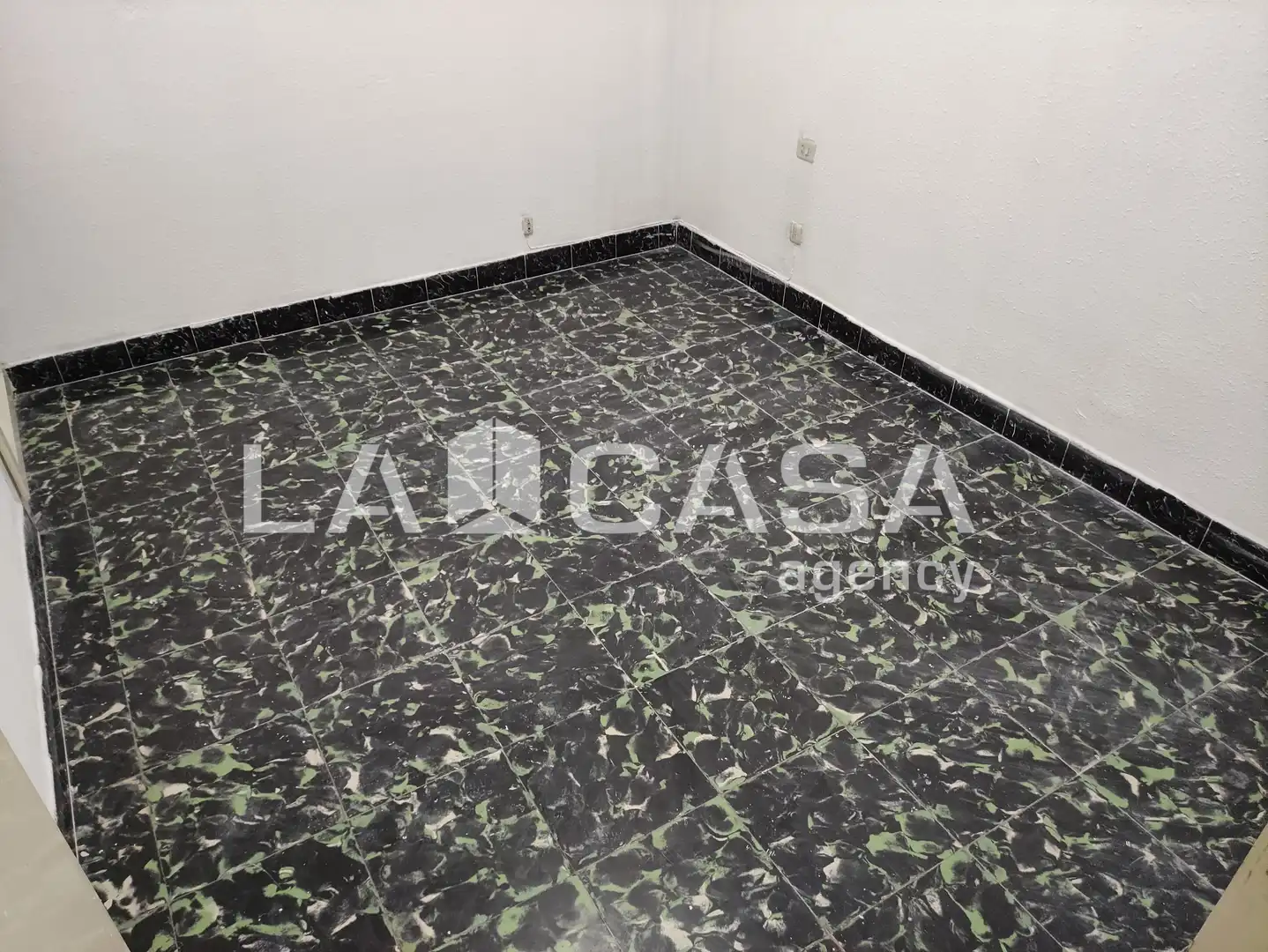 Piso en venta en Santa Coloma de Gramenet con Balcón