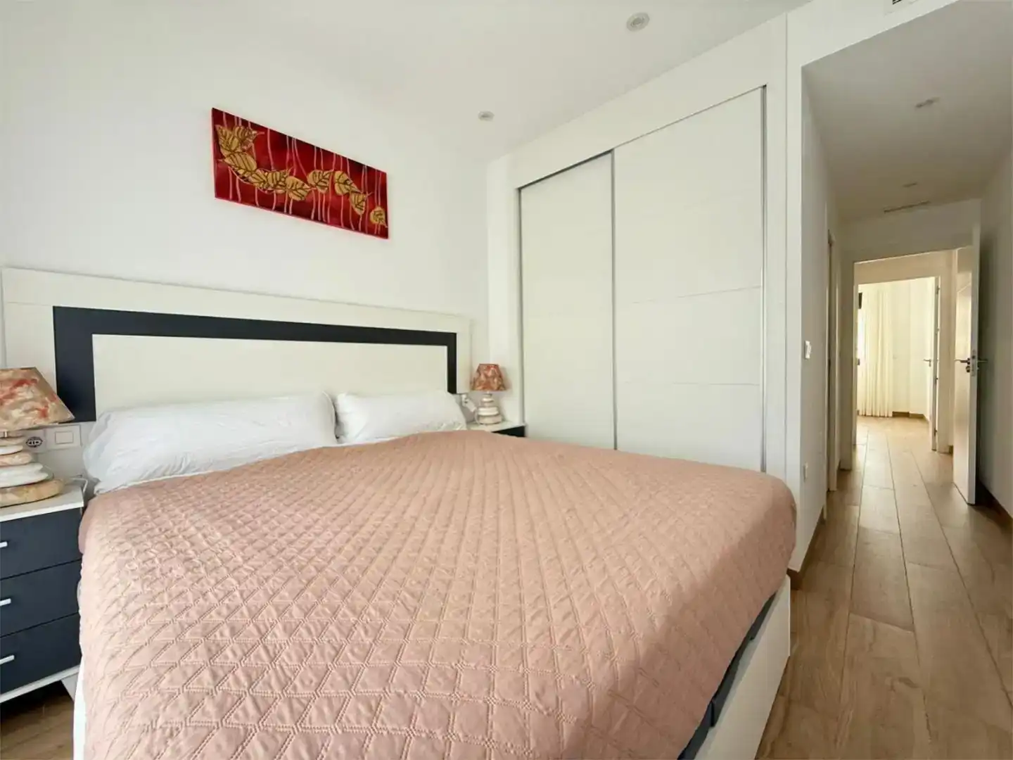Schlafzimmer von Wohnung zur Miete in Torrevieja mit Klimaanlage und Schwimmbad