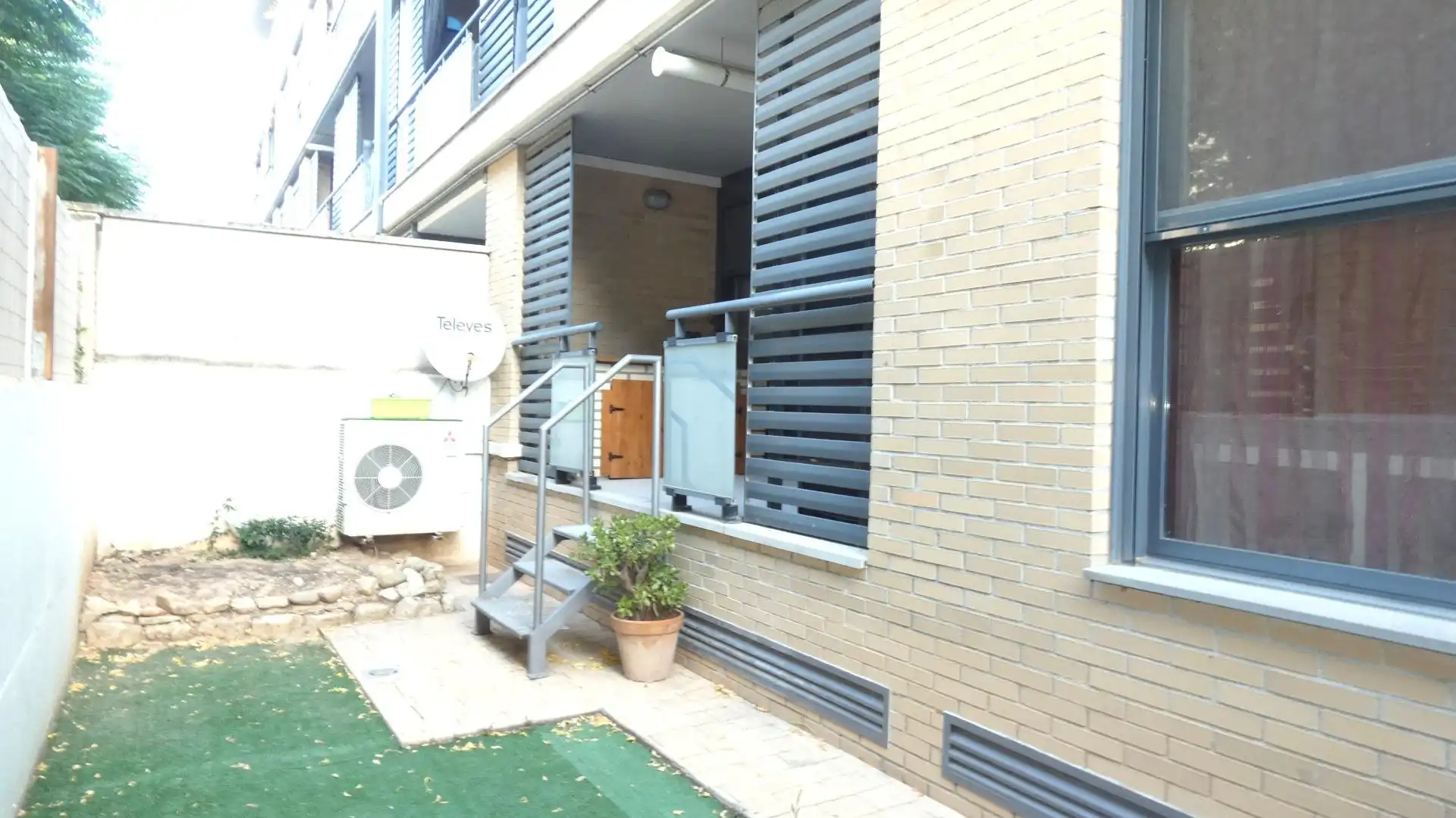 Vista exterior de Apartamento en venta en Alagón con Calefacción, Jardín privado y Parquet