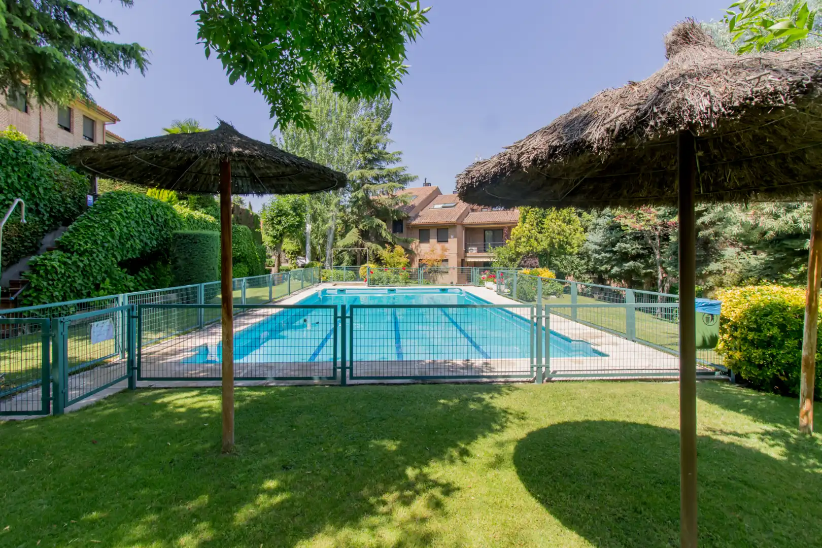 Piscina de Casa o xalet en venda en Las Rozas de Madrid amb Aire condicionat, Calefacció i Jardí privat