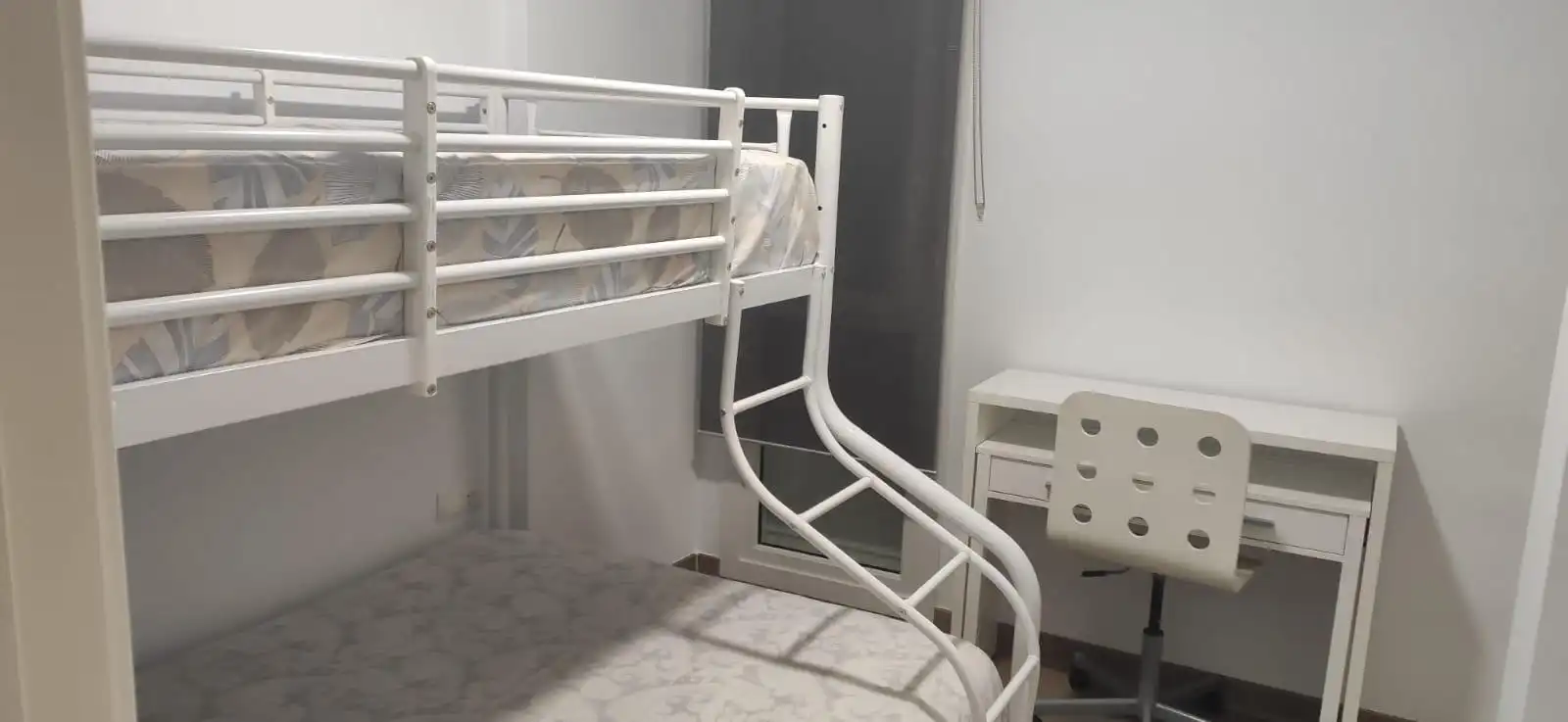 Schlafzimmer von Dachboden zur Miete in Almería mit Klimaanlage, Terrasse und Möbliert