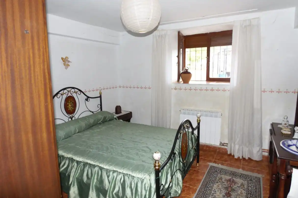 Bedroom of Houses for sale in Junta de Traslaloma  with Heating, Private garden and Storage room