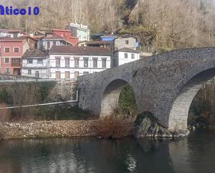 Vista exterior de Casa adosada en venda en Laviana amb Balcó