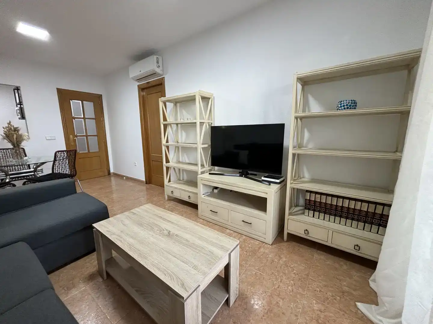 Sala d'estar de Pis en venda en Roquetas de Mar amb Aire condicionat, Piscina i Balcó
