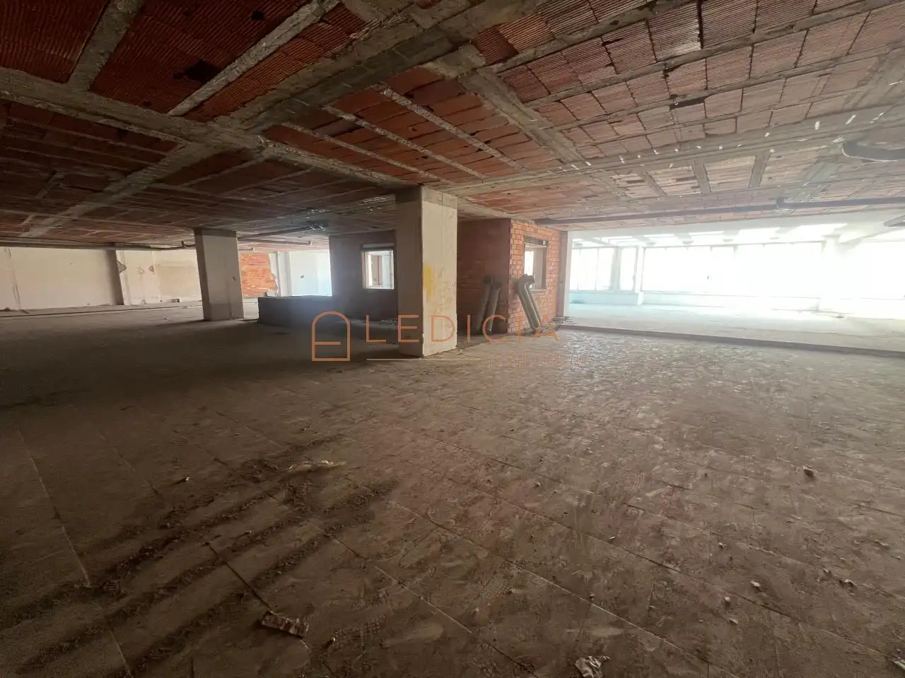 Local comercial de lloguer a Pi y Margall, imagen 9