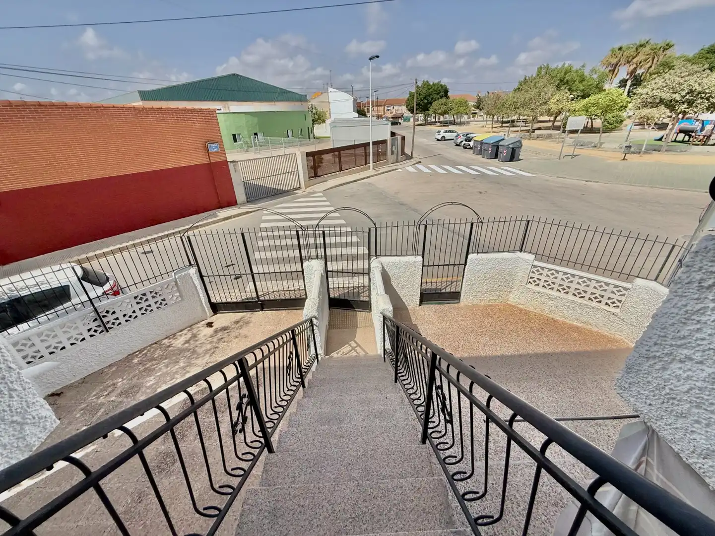 Vista exterior de Casa o xalet en venda en San Pedro del Pinatar amb Aire condicionat, Jardí privat i Terrassa