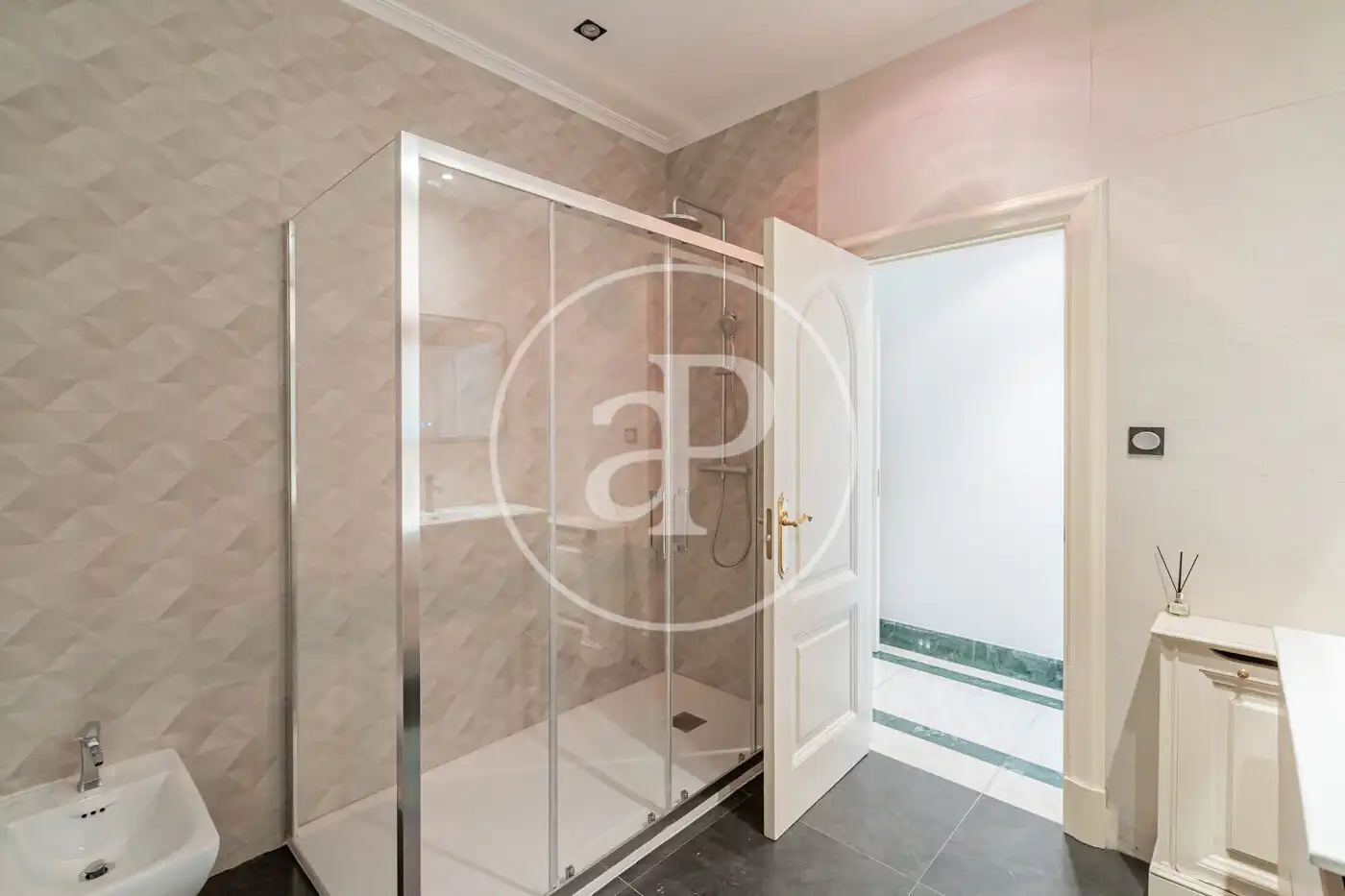 Baño de Piso en venta en Madrid con Aire acondicionado y Calefacción