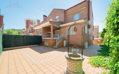 Exterior view of Single-family semi-detached for sale in Fuenlabrada  with Terrace