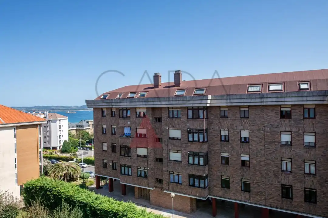 Vista exterior de Pis en venda en Santander amb Calefacció, Jardí privat i Terrassa