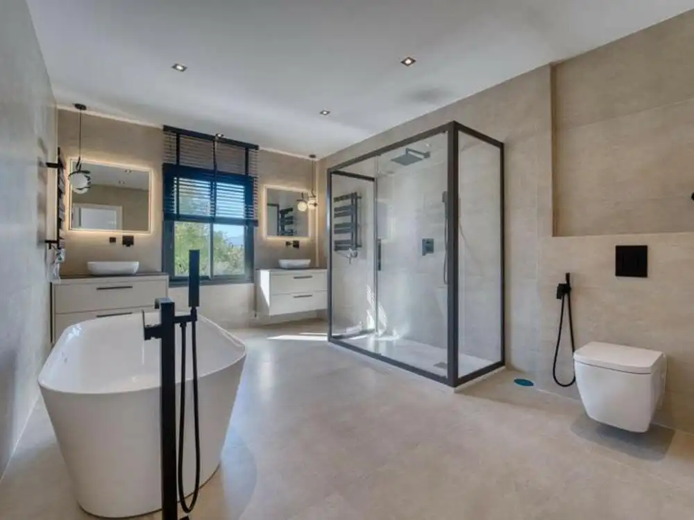 Baño de Casa o chalet de alquiler en Marbella con Aire acondicionado, Jardín privado y Terraza