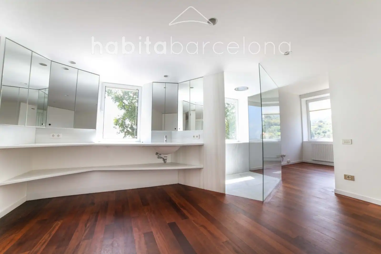 Bathroom of Houses for rent in Barcelona  with Air Conditioner, Heating and Private garden