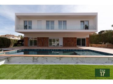 Villa con piscina in vendita a Petrer