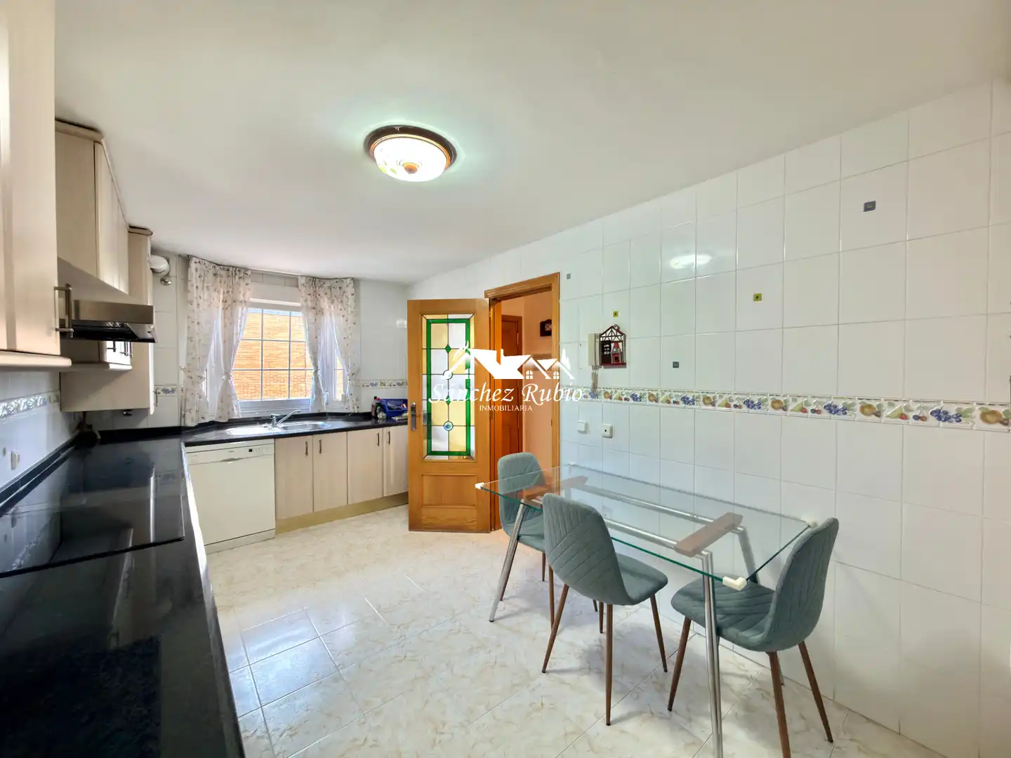 Küche von Einfamilien-Reihenhaus zur Miete in Torrelodones mit Heizung, Privatgarten und Parkett