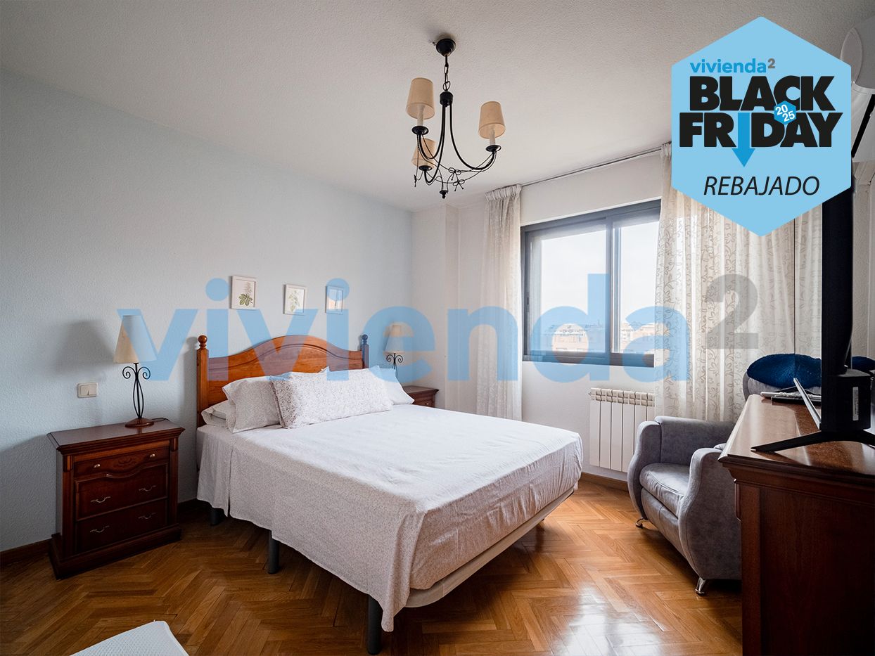 Bedroom of Flat for sale in  Madrid Capital  with Air Conditioner, Heating and Storage room