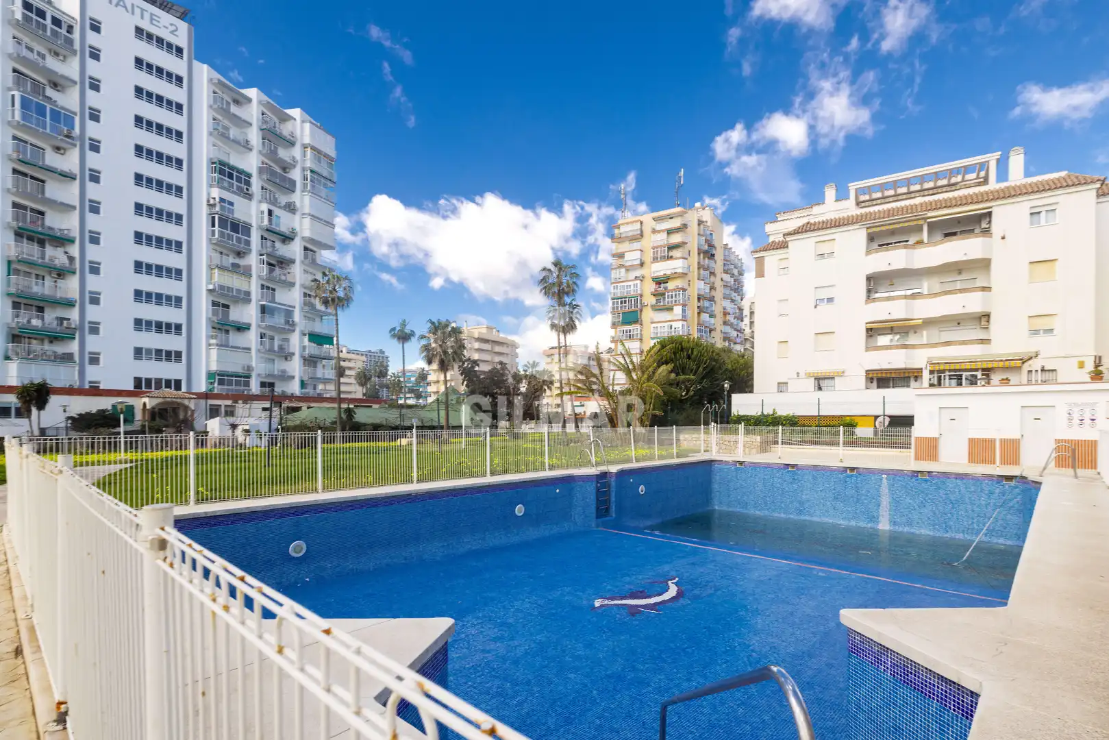Piscina de Estudi en venda en Benalmádena amb Calefacció, Jardí privat i Piscina