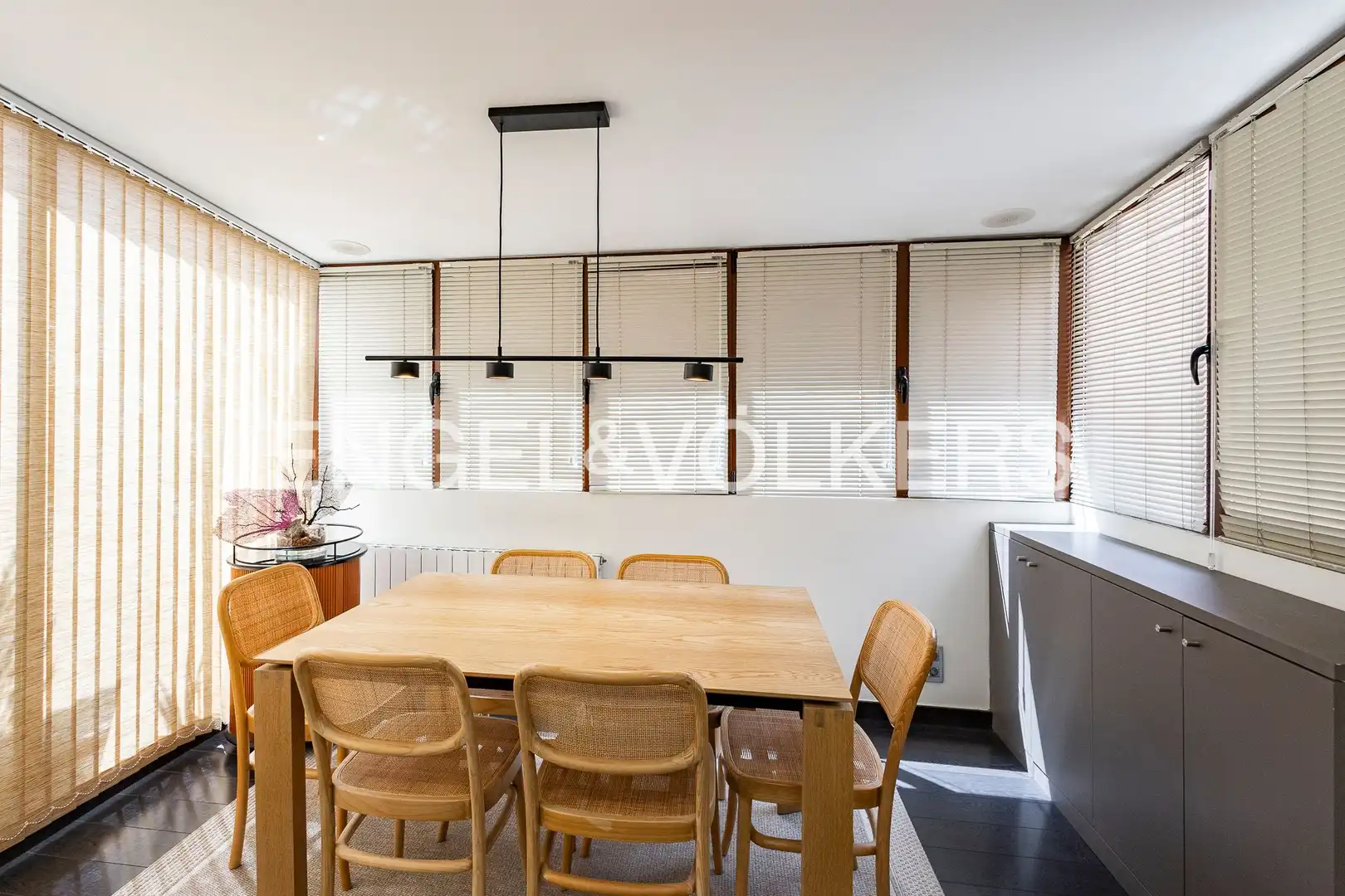 Menjador de Apartament en venda en Esplugues de Llobregat amb Aire condicionat, Calefacció i Jardí privat
