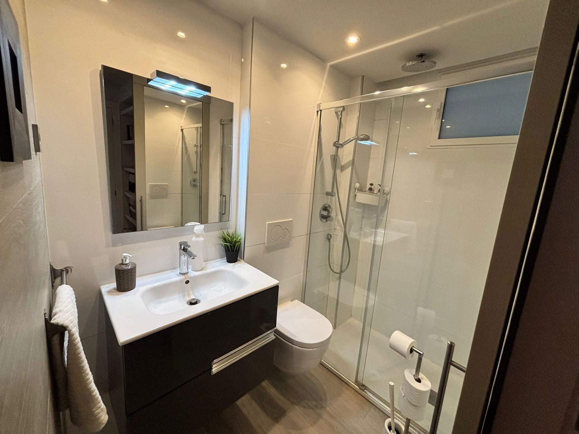 Bany de Apartament en venda en  Madrid Capital amb Aire condicionat, Calefacció i Parquet