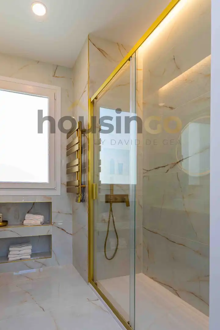 Baño de Ático en venta en Madrid con Aire acondicionado, Calefacción y Terraza